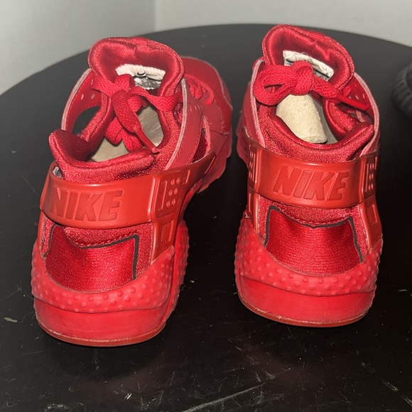 Kids size 5y red hurraches - Picture 4 of 6